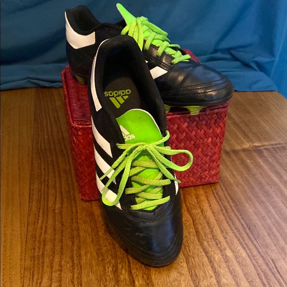 Adidas mens 8.5 Black and Green Soccer cleats